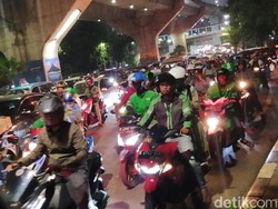 Jokowi Stuck 30 Menit di Casablanca Jaksel, Begini Macetnya Saat Sore Hari