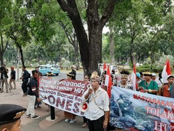 Demo di Depan Kemenko Polhukam, Massa Bawa Spanduk Tolak HUT OPM