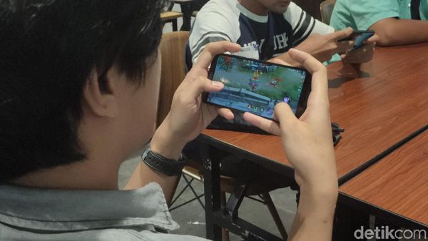 Serunya Latihan Mobile Legends Bareng Profesional