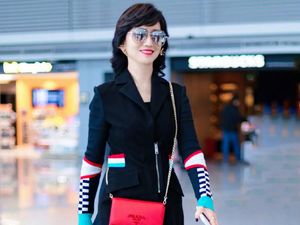 Transformasi Siluman Ular Putih yang Tak Menua di Usia 65, Bikin Takjub Transformasi Siluman Ular Putih yang Tak Menua di Usia 65, Bikin Takjub