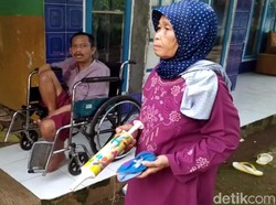 Kena Strok, Guru Honorer Bergaji Rp 100 Ribu Dirawat Ibunya