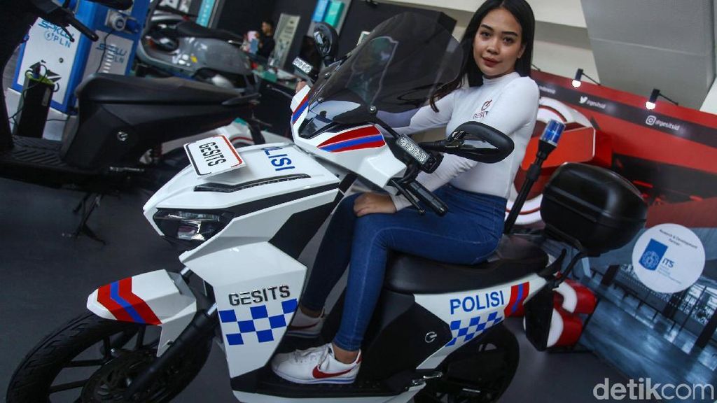 Motor Polisi Listrik Mejeng di IIMS Motobike