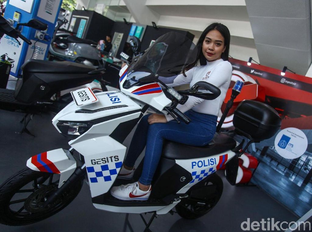 Motor Polisi Listrik Mejeng di IIMS Motobike