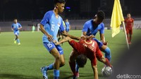 Keributan antara pemain timnas Indonesia dengan Singapura terjadi di masa injury time.