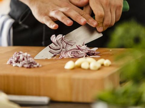 Tips Mudah Mengasah Pisau Dapur agar Tetap Tajam Bertahun-tahun