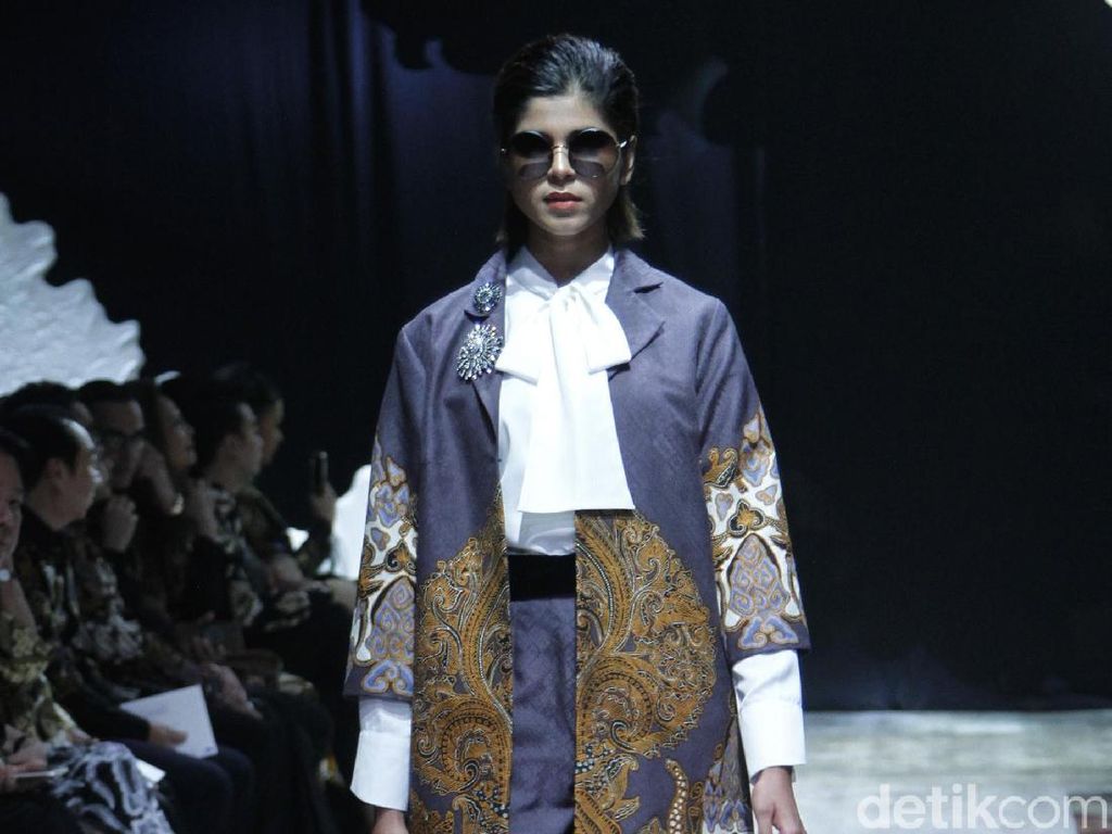 Merayakan Sang Guru dan Maestro Batik di Koleksi Terbaru Iwan Tirta Merayakan Sang Guru dan Maestro Batik di Koleksi Terbaru Iwan Tirta