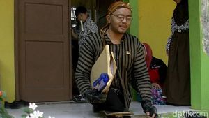 Ini Skateboard Andalan Hikmat, Guru Difabel di SLB Negeri Batang