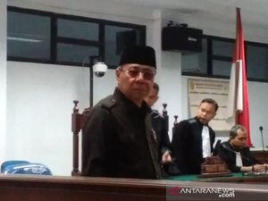 Eks Bupati di Aceh  Menangis Saat Ditanya Transfer Rp 1 M ke Sopir Pribadi