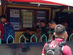 Usai Cek Pos Satgas, Panglima TNI-Kapolri Salat Jumat di Tembagapura