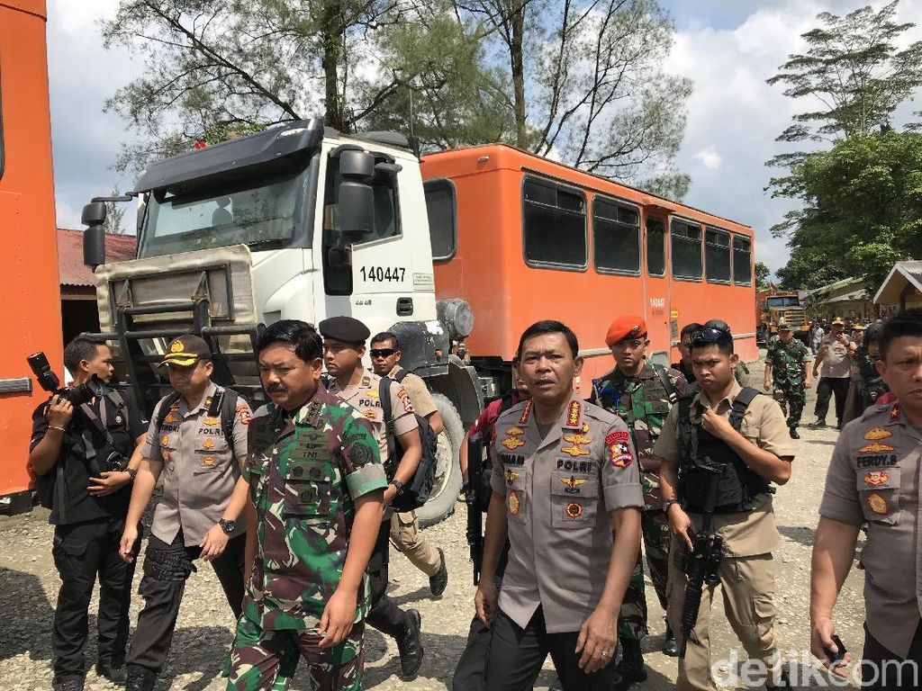 Panglima-Kapolri Kunjungi Pos Satgas Mil 39 Tembagapura Panglima-Kapolri Kunjungi Pos Satgas Mil 39 Tembagapura
