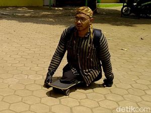 Hari Difabel Internasional, Menengok Semangat Guru Ber-skateboard di Batang Hari Difabel Internasional, Menengok Semangat Guru Ber-skateboard di Batang