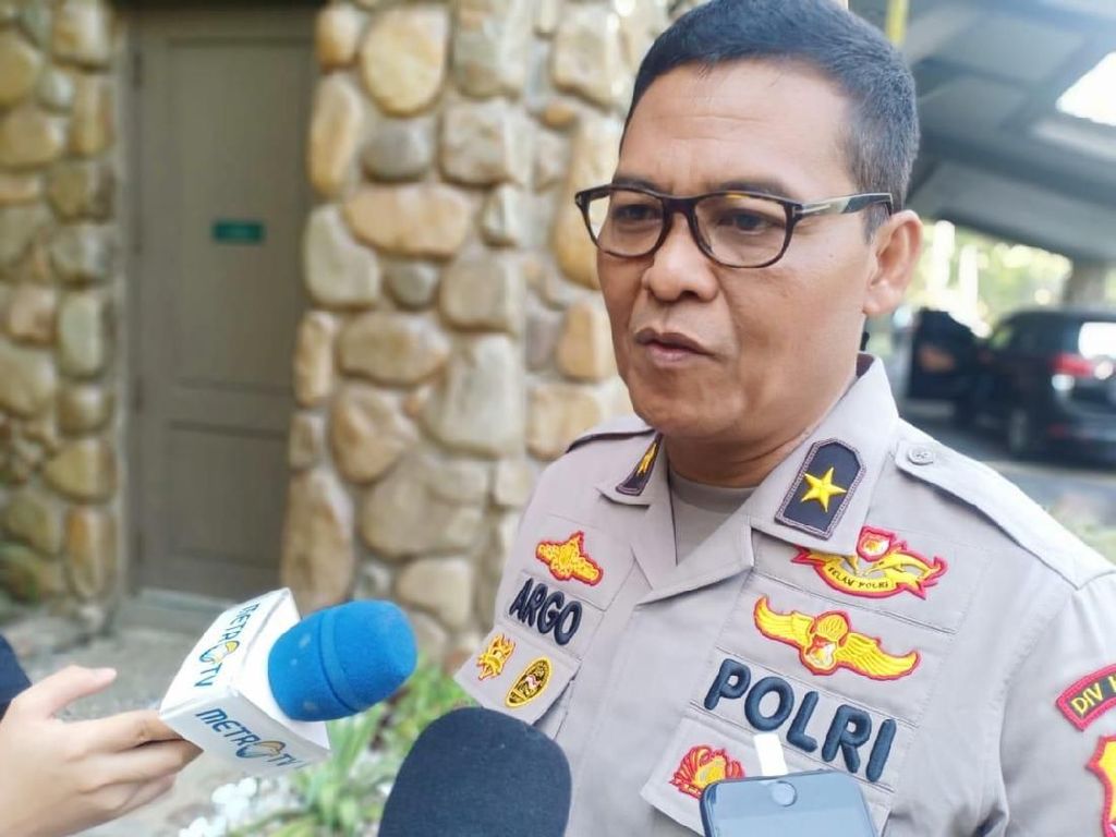 Polri Tak Bahas Kasus Novel dalam Pertemuan Mahfud Md dengan Kapolri Polri Tak Bahas Kasus Novel dalam Pertemuan Mahfud Md dengan Kapolri