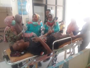 12 Warga di Ponorogo Dilarikan ke Puskesmas, Diduga Keracunan Makanan 12 Warga di Ponorogo Dilarikan ke Puskesmas, Diduga Keracunan Makanan