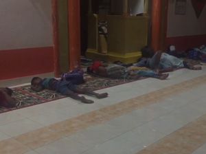 Video Warga Buton Mengungsi di Masjid Usai Bentrokan
