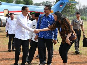 Kunker ke Subang, Jokowi Ajak 2 Stafsus Milenial Kunker ke Subang, Jokowi Ajak 2 Stafsus Milenial