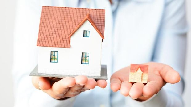 Buying a small or a big house considering the prices  difference