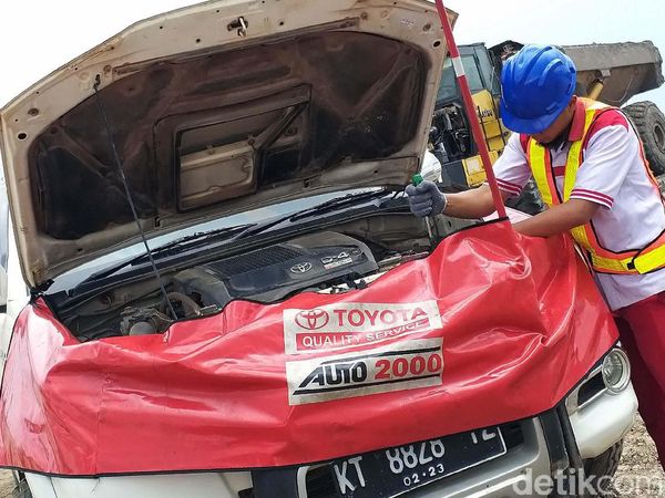 Perawatan Mobil Tambang di Kalimantan