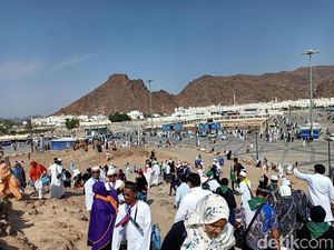 Kisah di Jabal Uhud saat Rasulullah Diisukan Terbunuh Kisah di Jabal Uhud saat Rasulullah Diisukan Terbunuh