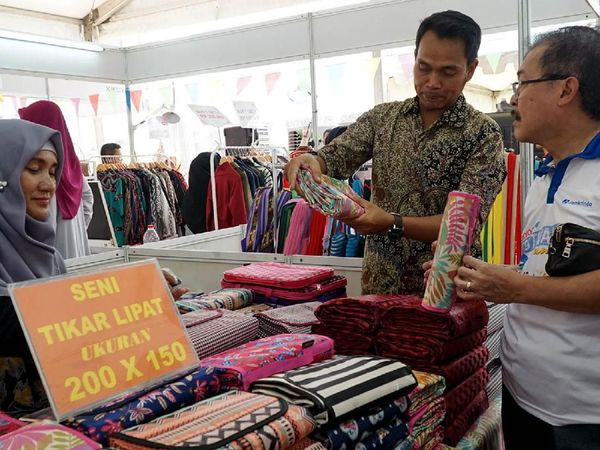 Ragam Kerajinan Mejeng di Festival UMKM