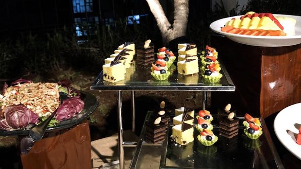 Pesta BBQ dan Ketenangan 'Staycation' di Pusat Kota