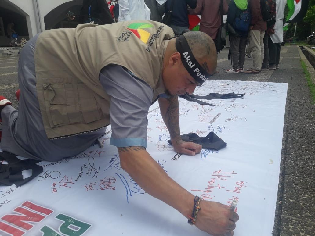 Kisah Hijrah Ishaq Mustaqim, Preman Mualaf yang Ikut Aksi Bela Palestina