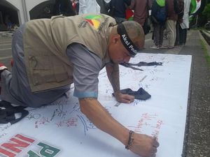 Eks Gengster Asal Kanada Ikut Aksi Bela Palestina di Pusdai Bandung