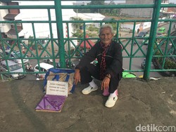 Viral Kakek Penjual Jasa Timbang Badan di Stasiun Bogor, Ini Sosoknya