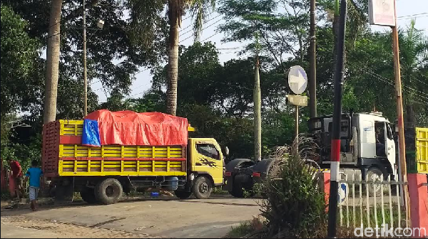 Sedih, Wilayah Penghasil Minyak Antren SPBU Sampai Depan Rumah