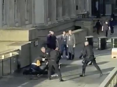 Detik-detik Polisi Tembak Mati Pelaku Teror di London Bridge