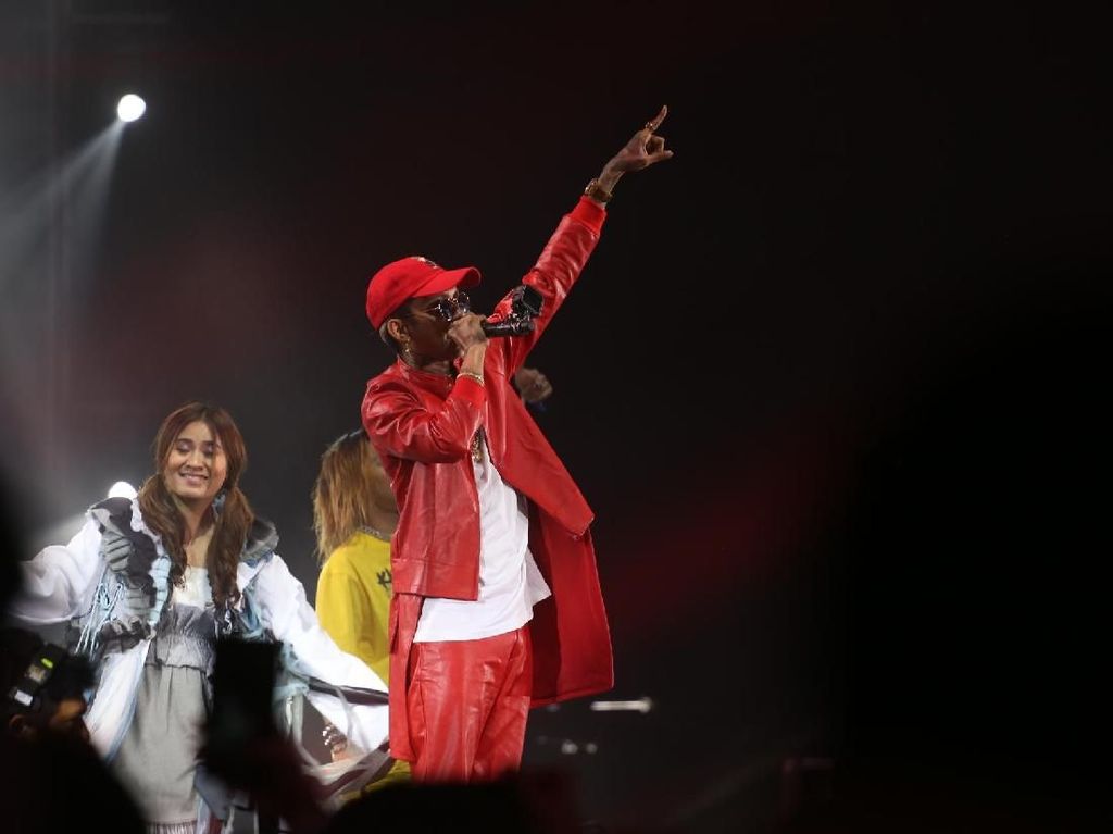 Young Lex Panaskan YouTube Fanfest, Atta Halilintar Bakar Semangat Nasionalisme Young Lex Panaskan YouTube Fanfest, Atta Halilintar Bakar Semangat Nasionalisme