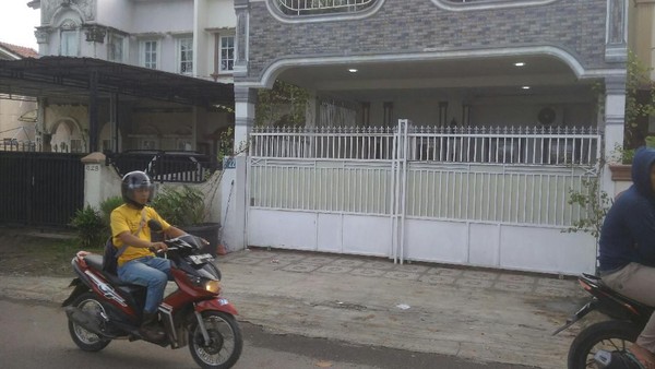 Rumah hakim Pengadilan Negeri (PN) Medan, Jamaluddin, yang ditemukan tewas di dalam mobilnya di area kebun sawit di Deli Serdang, Sumatera Utara. (Datuk Haris Molana/detikcom) Rumah hakim Pengadilan Negeri (PN) Medan, Jamaluddin, yang ditemukan tewas di dalam mobilnya di area kebun sawit di Deli Serdang, Sumatera Utara. (Datuk Haris Molana/detikcom)