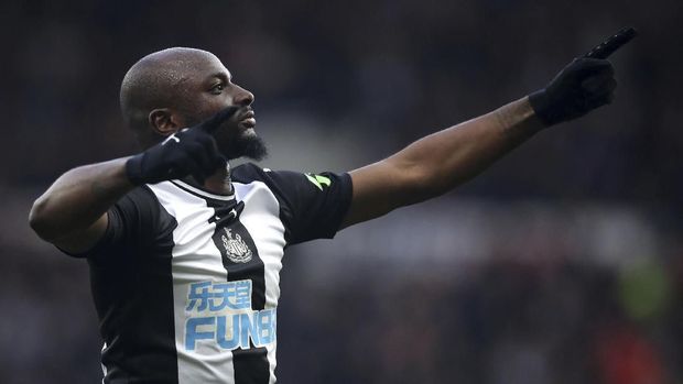 Jetro Willems mencetak gol pertama Newcastle United.