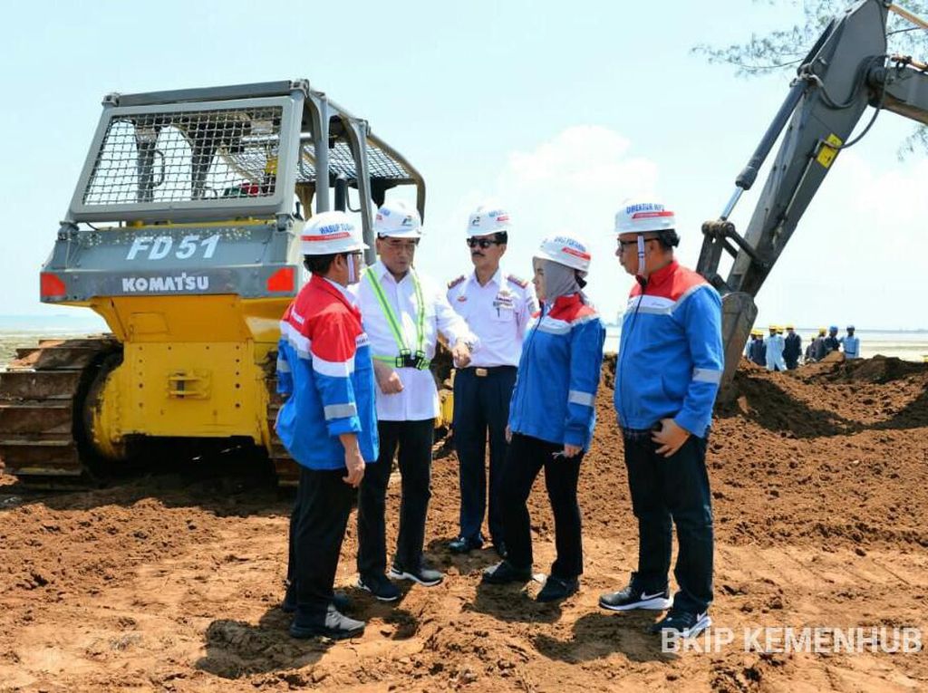Megaproyek Kilang Minyak di Tuban Bakal Serap 20.000 Pekerja Megaproyek Kilang Minyak di Tuban Bakal Serap 20.000 Pekerja