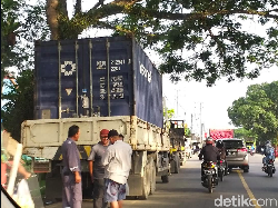 BBM Langka di Balikpapan Kota Minyak, DPR: Wali Kotanya Malah ke London