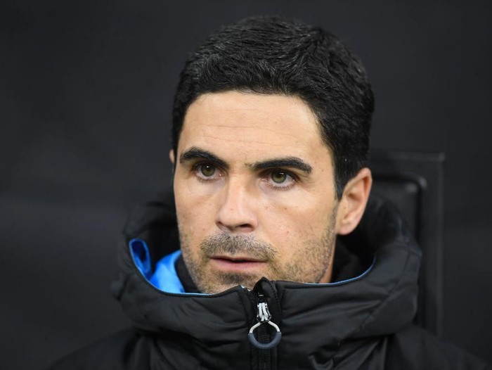 MILAN, ITALY - NOVEMBER 06: Mikel Arteta, Manchester City assistant coach looks on during the UEFA Champions League group C match between Atalanta and Manchester City at Stadio Giuseppe Meazza on November 06, 2019 in Milan, Italy. (Photo by Michael Regan/Getty Images)