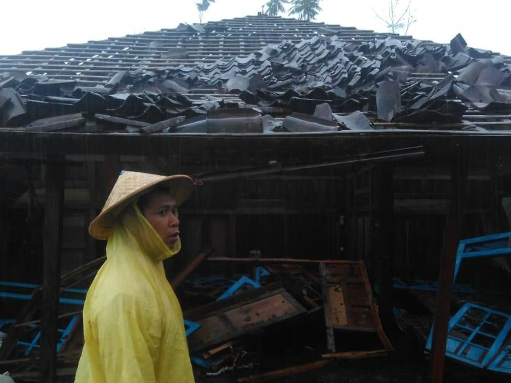 Angin Kencang Melanda Magelang, 71 Rumah Warga Rusak Angin Kencang Melanda Magelang, 71 Rumah Warga Rusak