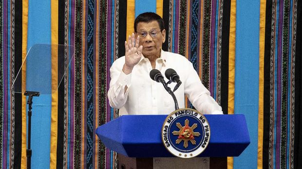 Philippine President Rodrigo Duterte gestures as he delivers his state of the nation address at Congress in Manila on July 22, 2022.â€  (Photo by Noel CELIS / AFP)