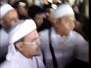 Viral Video Habib Rizieq Tiba di Indonesia Viral Video Habib Rizieq Tiba di Indonesia