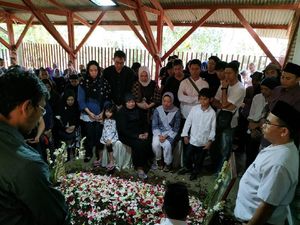 Maestro Lukis Jeihan Sukmantoro Dimakamkan di Belakang Studio