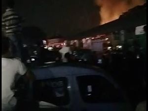 Kebakaran Dekat Pasar Induk Kramat Jati, 11 Mobil Damkar Dikerahkan