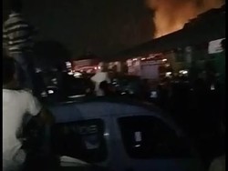 Kebakaran Dekat Pasar Induk Kramat Jati, 11 Mobil Damkar Dikerahkan