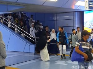 Malam Ini, Massa Reuni 212 Mulai Berdatangan via Stasiun Juanda