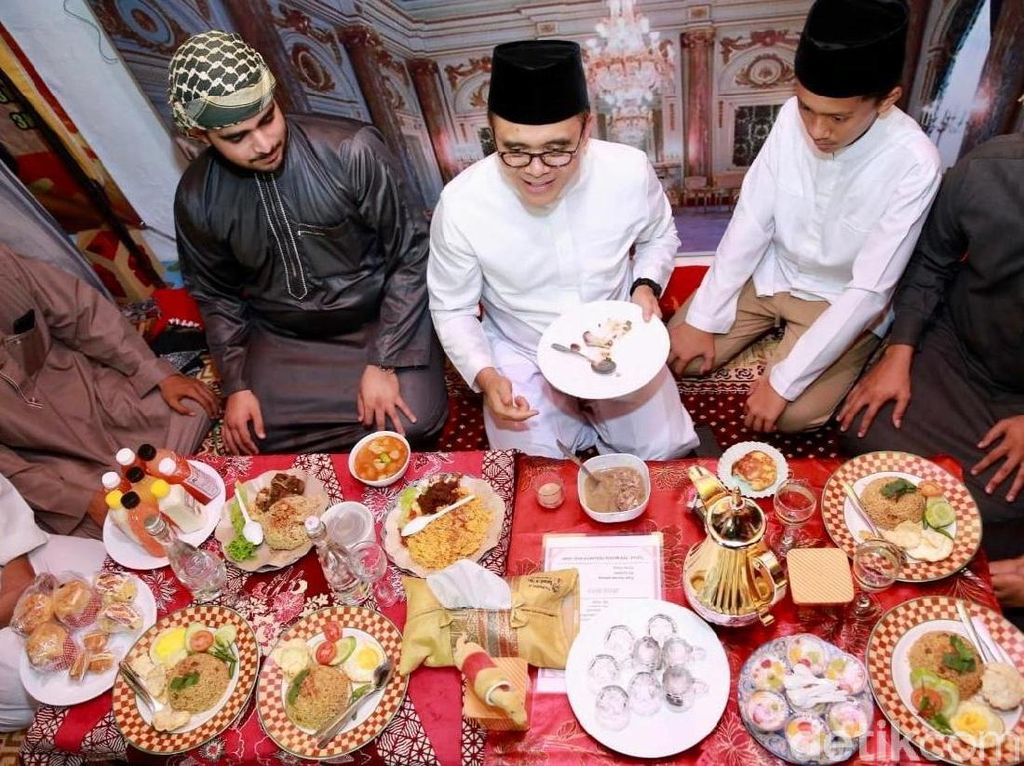 Menikmati Nasi Kebuli dan Roti Kamir Khas Timur Tengah di Arabian Street Food