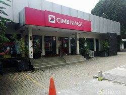 Revitalisasi Trotoar Kemang Berujung Penyegelan Bank