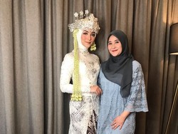 Dinikahi Rezky Aditya, Citra Kirana Cantik Berbusana Pengantin Sunda