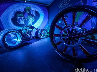 Ruang Fantasy World Dipenuhi Motor Custom Legendaris