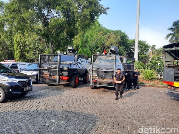 Jelang Reuni 212, Water Cannon hingga Ambulans Disiapkan di Monas