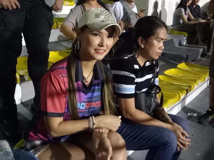 Miyabi nonton pertandingan Indonesia vs Vietnam di SEA Games 2019. (Foto: Randy Prasatya) Miyabi nonton pertandingan Indonesia vs Vietnam di SEA Games 2019. (Foto: Randy Prasatya)