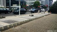 Penampakan Trotoar di Kemang yang Viral karena Bikin Sulit Parkir