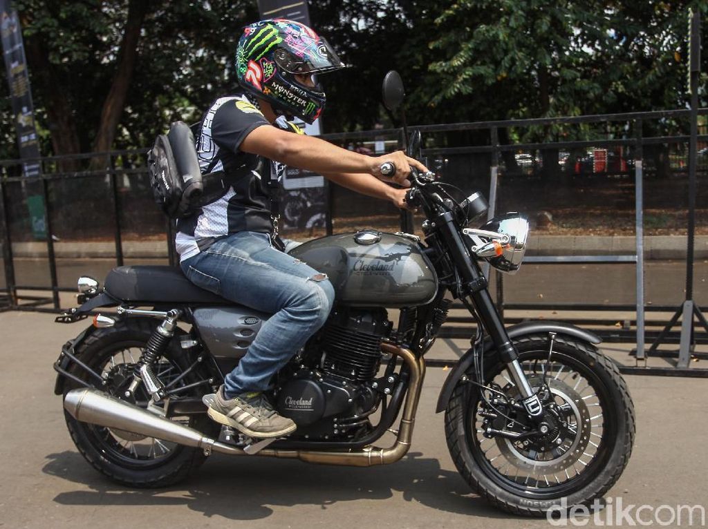 Wujud Scrambler 400 cc yang Dibanderol Rp 72 Juta Wujud Scrambler 400 cc yang Dibanderol Rp 72 Juta